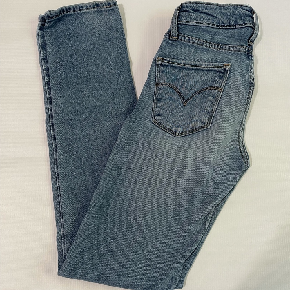 712 Levi’s slim fit